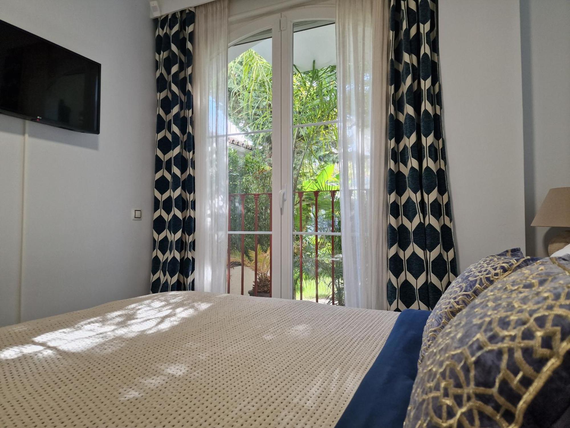 Апартаменты Sun & Palms - Cozy Flat In Quiet Neighbourhood With A Great Pool Area Малага Экстерьер фото