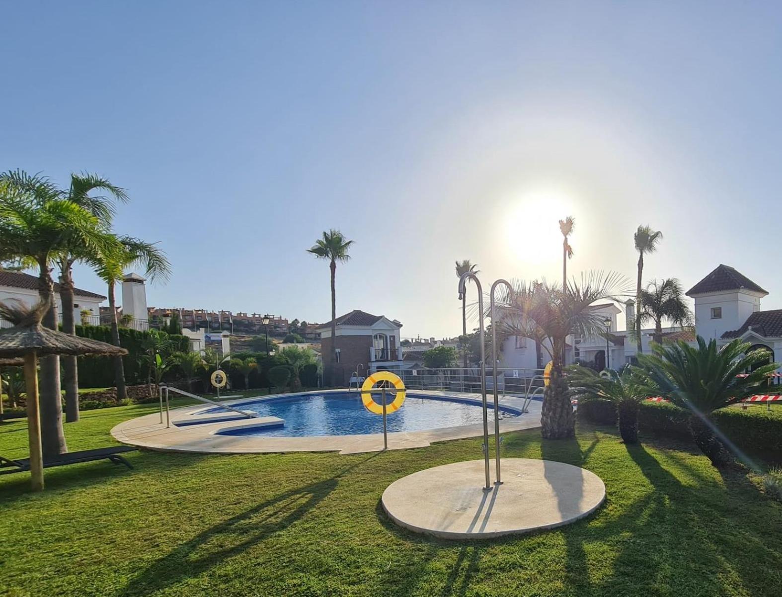 Апартаменты Sun & Palms - Cozy Flat In Quiet Neighbourhood With A Great Pool Area Малага Экстерьер фото