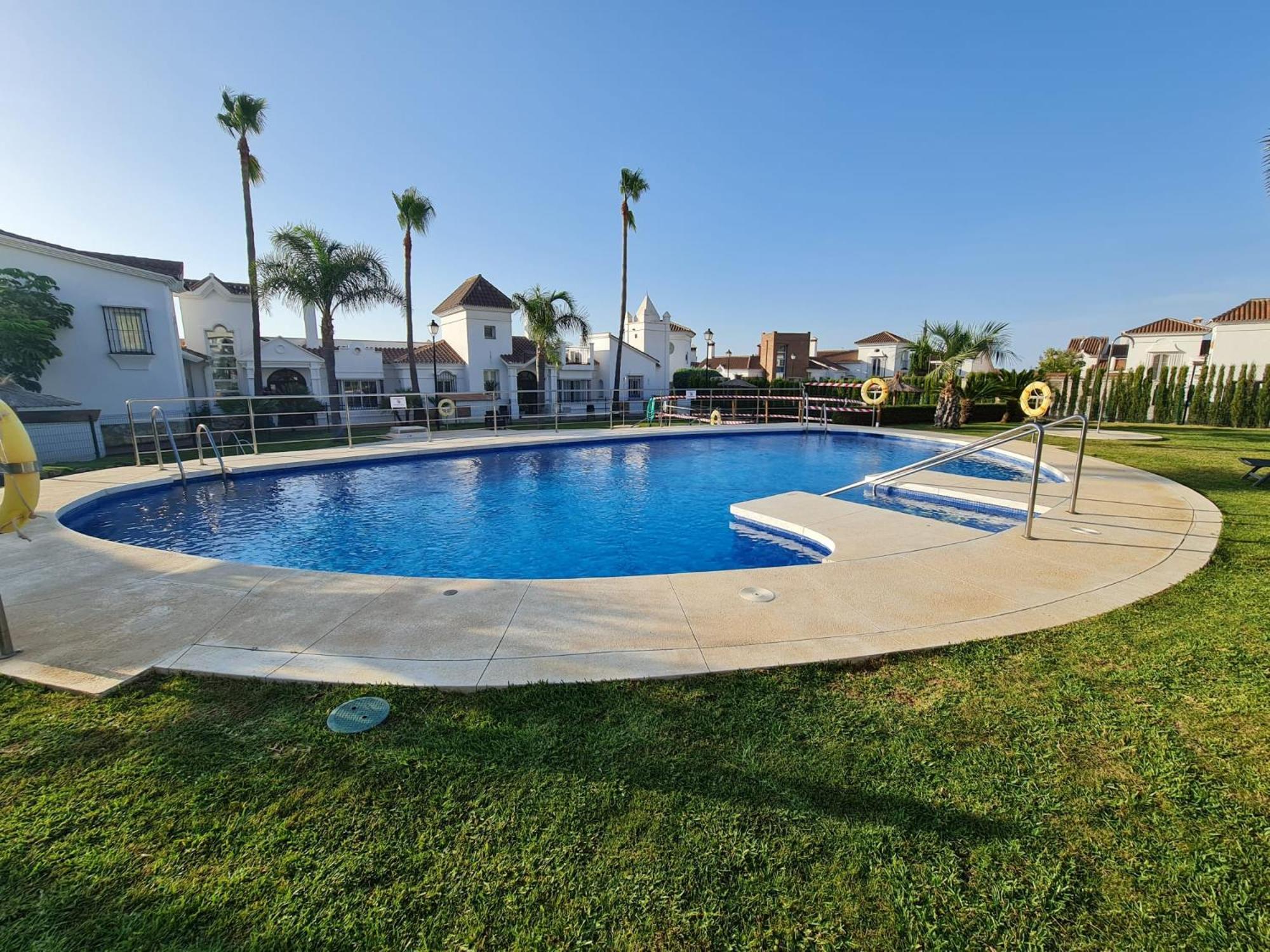Апартаменты Sun & Palms - Cozy Flat In Quiet Neighbourhood With A Great Pool Area Малага Экстерьер фото