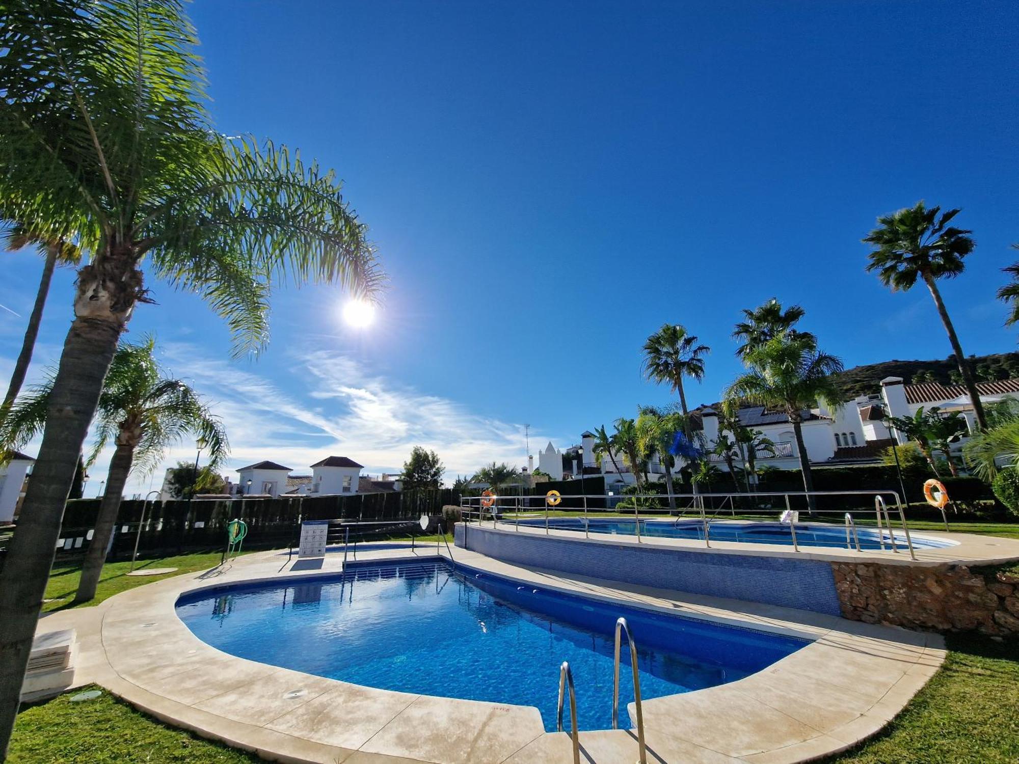 Апартаменты Sun & Palms - Cozy Flat In Quiet Neighbourhood With A Great Pool Area Малага Экстерьер фото