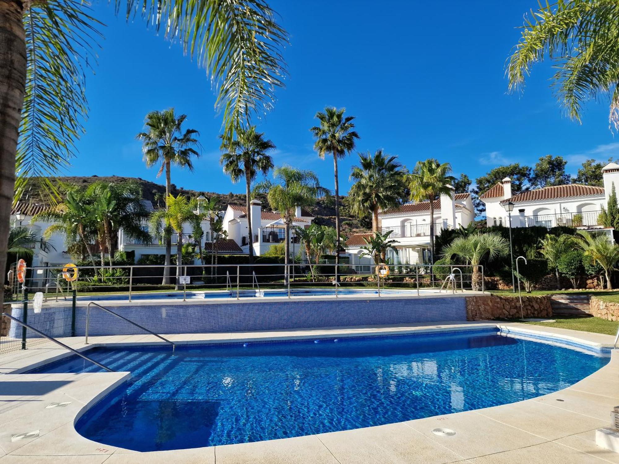 Апартаменты Sun & Palms - Cozy Flat In Quiet Neighbourhood With A Great Pool Area Малага Экстерьер фото